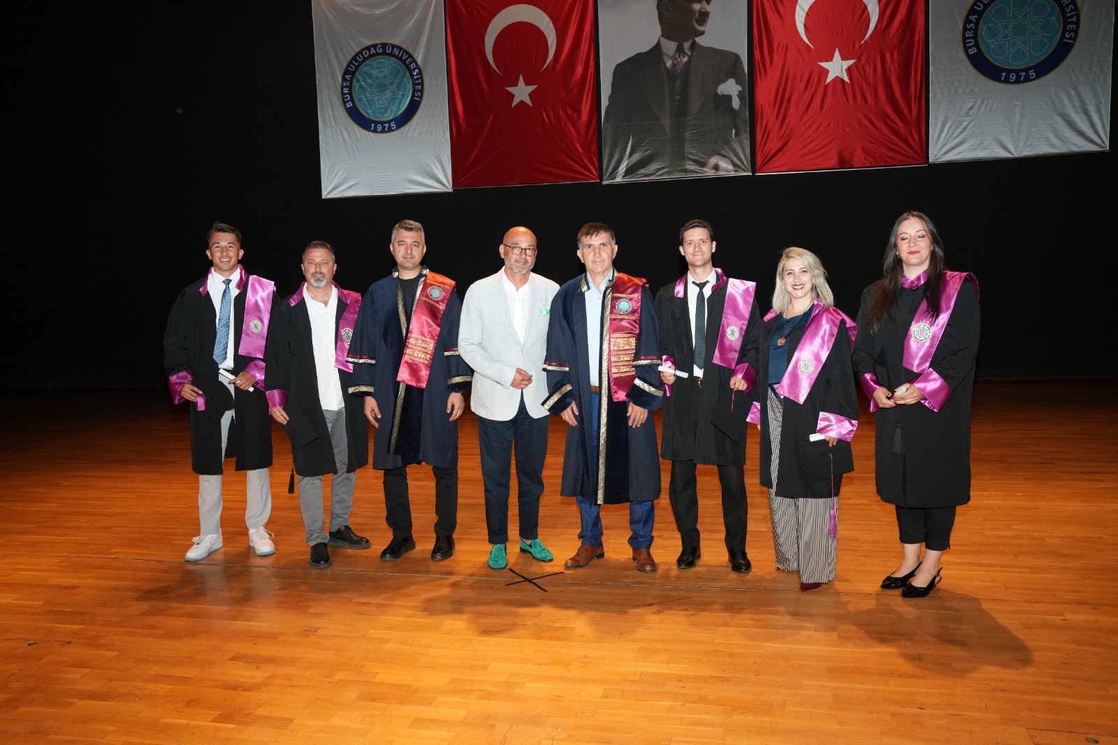 Bursa Uludağ Üniversitesi Eğitim Bilimleri Enstitüsünde Lisansüstü Mezuniyet Coşkusu Yaşandı